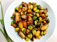 Свиные щечки с брюссельской капустой