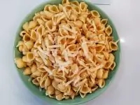 Сырная паста конкильони с томатно-майонезным соусом