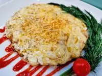 Сырная яичница с луком-пореем