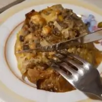 Запеченная капуста с грибами, сыром и яйцами