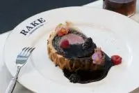 Говядина «Веллингтон» с тимьяном и розмарином