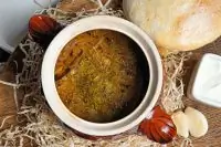 Щи из квашеной капусты с лисичками