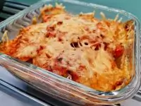 Мясной пирог с сыром и помидорами