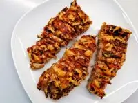 Свиная вырезка, запеченная с помидорами и сыром