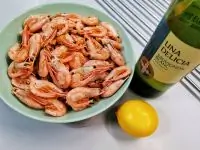 Пряные креветки, обжаренные на сковороде