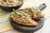 Итальянский салат с тунцом и белой фасолью