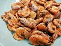 Жареные креветки в пряном маринаде с прованскими травами