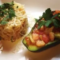 Ризотто с креветками и салатом из авокадо