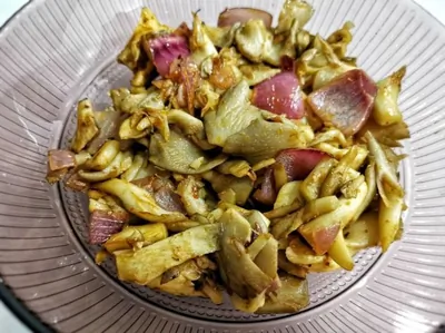 Вешенки, жаренные с красным луком