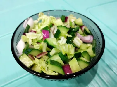 Луково-огуречный салат с горчичным маслом