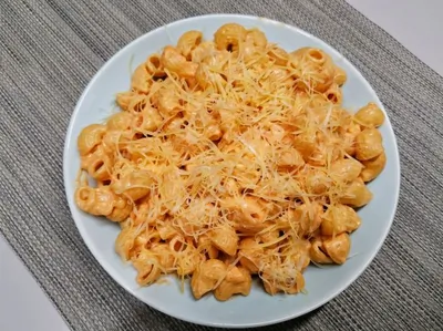 Макароны мецци-гомити с сыром и томатным соусом