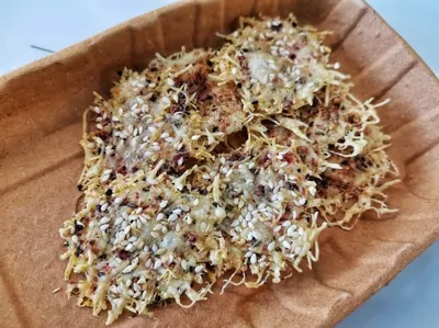 Сырные чипсы по-итальянски с кунжутом