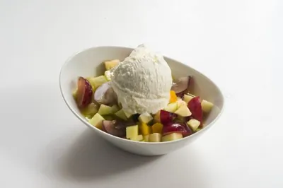 Фруктовый салат с яблоками