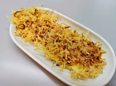 Сырные чипсы с луком и чесноком