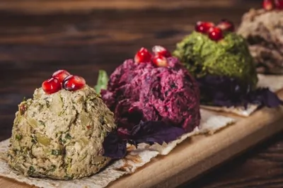 Пхали из шпината с сельдереем