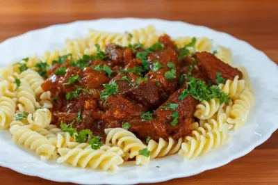 Паста с филе индейки, маринованным в пиве