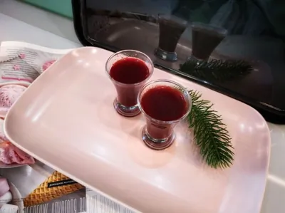 Ягодный морс с имбирем и вишней