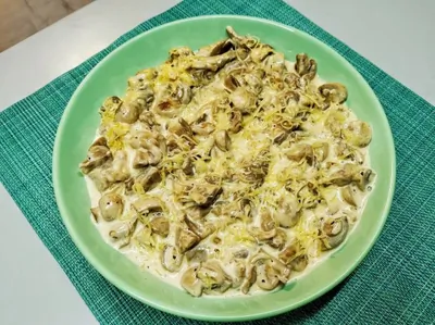 Жареные грибы со сливками и сыром