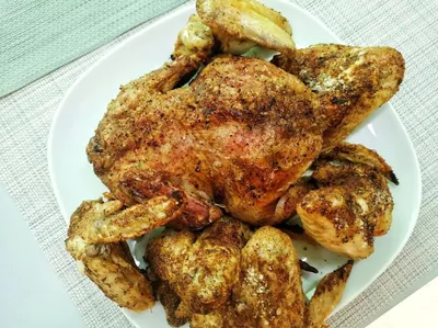 Курица в специях на солевой подложке