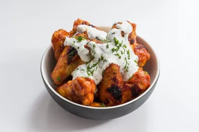 Куриные крылышки в соусе «Кровавая Мэри»