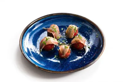 Закуска из маринованных помидоров с килькой