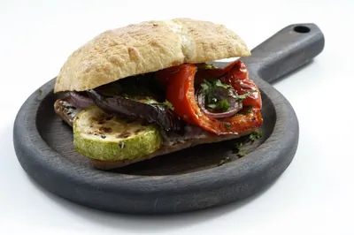 Сэндвич с овощами гриль