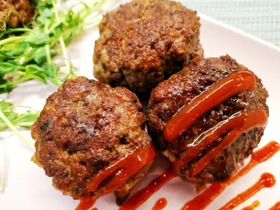 Котлеты с лисичками, сыром и базиликом