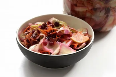 Капуста провансаль с яблоками и клюквой