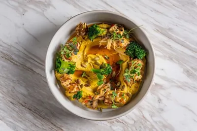 Хумус из тыквы с вешенками и брокколи