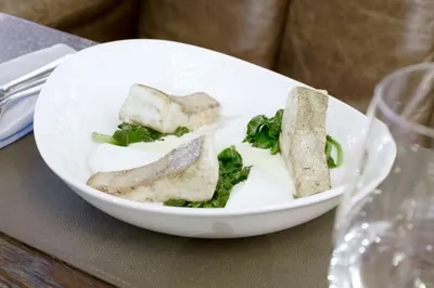 Судак с соусом из белого вина