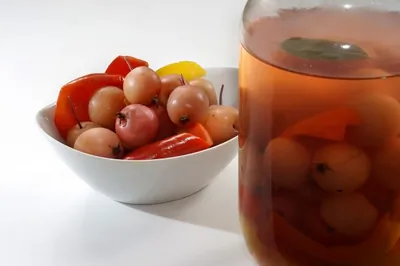 Маринованные ранетки со сладким перцем