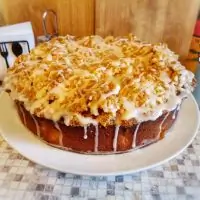 Пирог с персиками, штрейзелем и сахарной глазурью