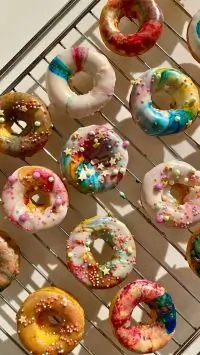 Пончики с радужной глазурью