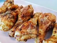 Куриные ножки карри на солевой подложке