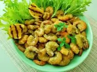 Жареные креветки в базиликовом соусе