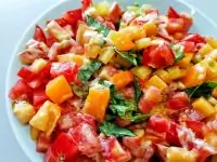 Овощной салат со сметанно-горчичной заправкой