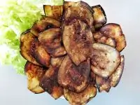 Чипсы из баклажанов с солью и паприкой