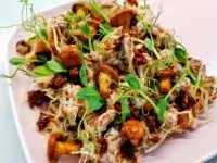 Нежные сливочно-сырные лисички с вялеными томатами