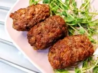 Котлеты с фисташками, базиликом и вялеными томатами