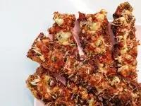 Запеченный бекон с сыром и базиликом