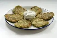 Кабачковые оладьи со шпинатом и фетой