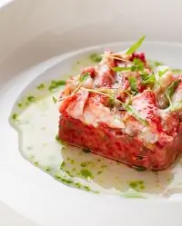 Салат каталана с крабом