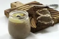 Паштет из куриной печени с коньяком и черносливом