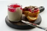 Паштет из куриной печени с клюквенным желе