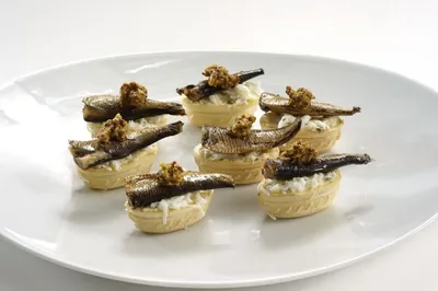 Тарталетки со шпротами