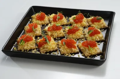 Крекеры с сыром и икрой