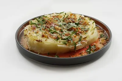 Печеная капуста с беконом и пармезаном