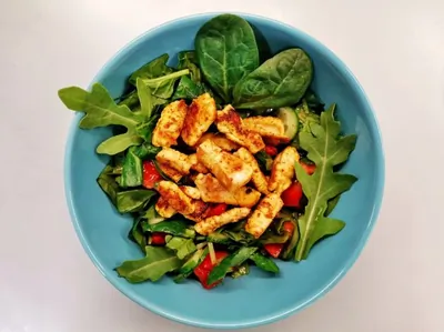 Овощной салат с индейкой карри