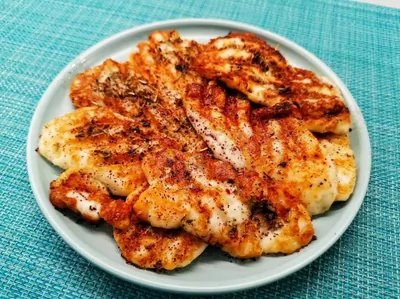 Чесночный халуми с травами на сковороде гриль