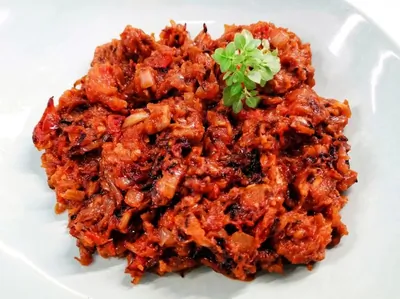 Томатная солянка с мясными колбасками